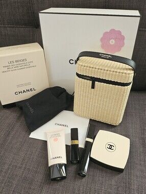 Brand New CHANEL Les Beiges Healthy Glow Summer Essentials raffia Case Set